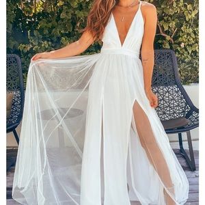 •Saved By The Dress White V-Neck Tulle Maxi Dress With Criss Cross Back• NWT•